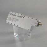 Keda - мм модуль усилителя мощности для БПЛА на прозрачной подставке
