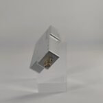 Крупный план разъема на модуле глушилки радиосигналов Keda - mm 5.8GHz