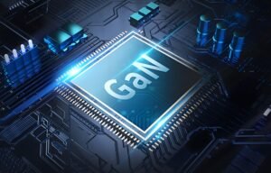 Chip de GaN con potencial para módulos antidrones en una placa de circuito impreso.